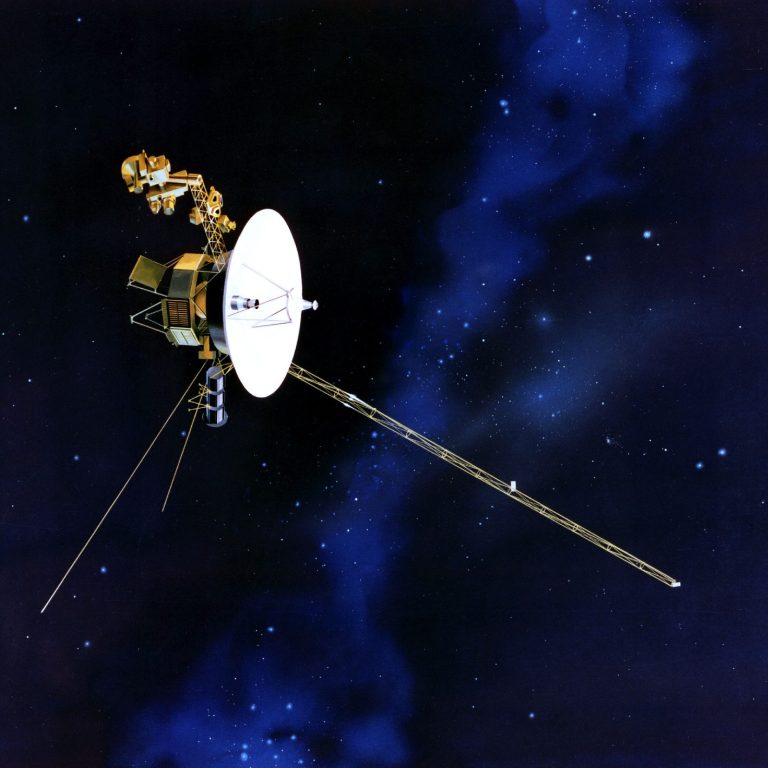 Quelle: https://upload.wikimedia.org/wikipedia/commons/2/29/Voyager_spacecraft.jpg